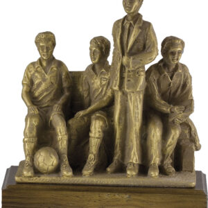 TROFEO ENTRENADOR DE FUTBOL Y TRES JUGADORES