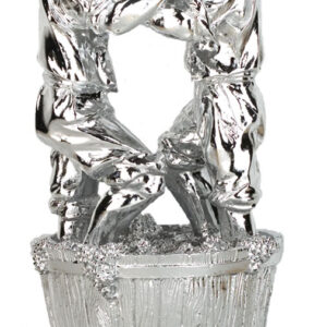TROFEO FIGURA VENDIMIA PISANDO UVAS COLOR PLATA METALIZADO PEQUEÑO